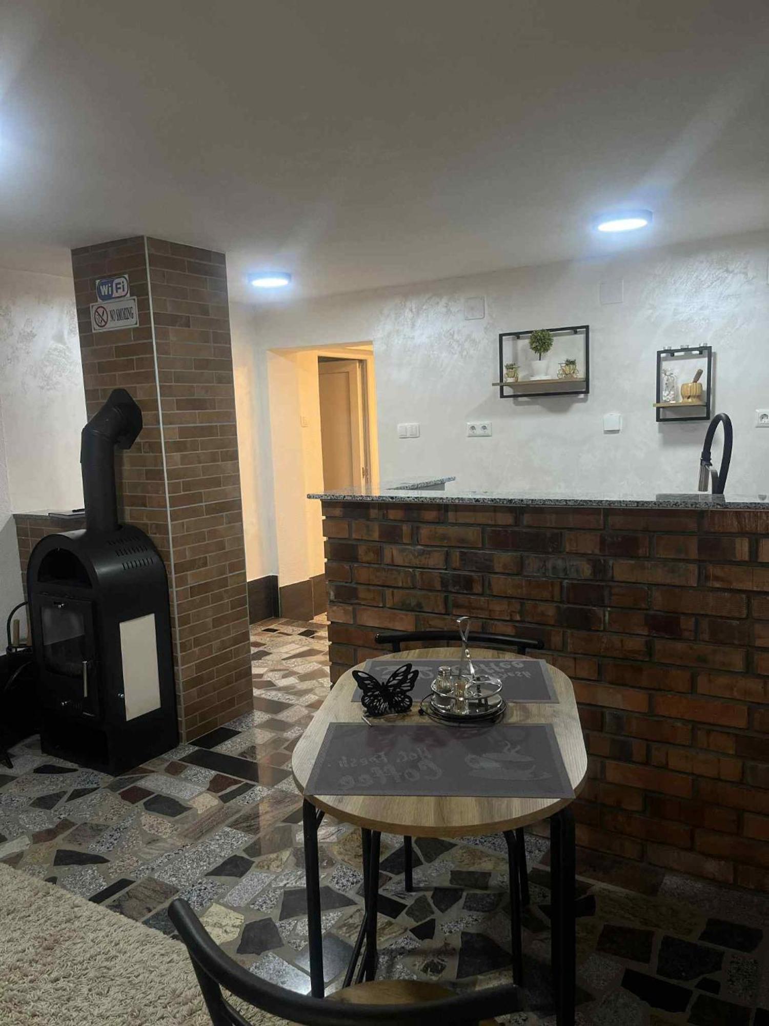 Studio Apartman Azra Kulen Vakuf Exterior foto