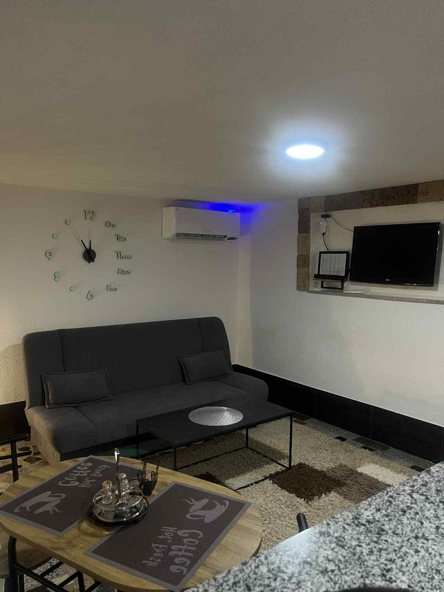 Studio Apartman Azra Kulen Vakuf Exterior foto