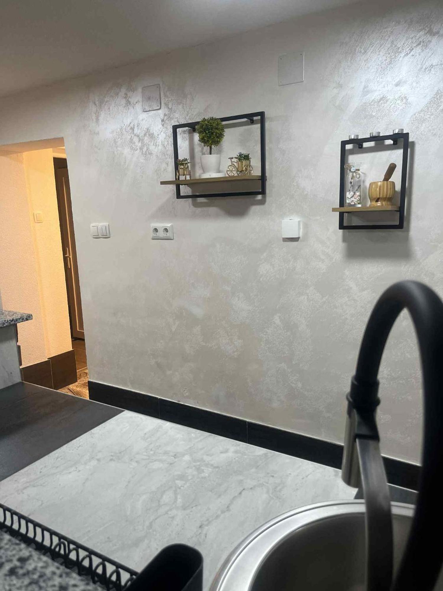 Studio Apartman Azra Kulen Vakuf Exterior foto